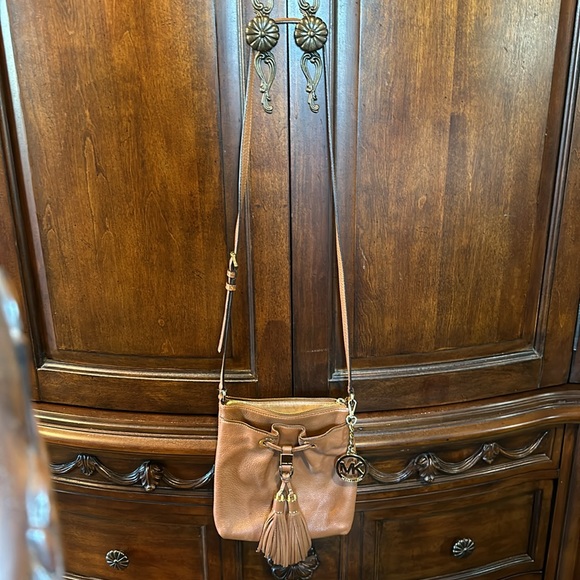 Michael Kors Crossbody - Picture 3 of 16
